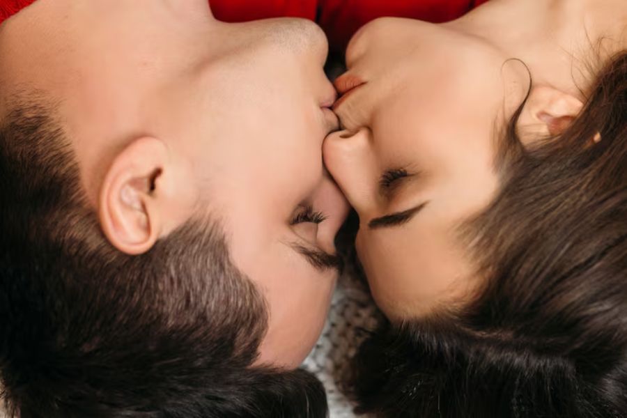 Định nghĩa về nụ hôn cầu vồng trong quan hệ tình dục