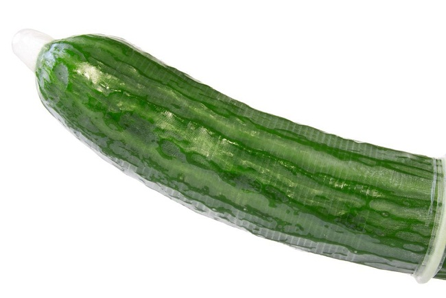 Dưa chuột tự chế thành sextoy