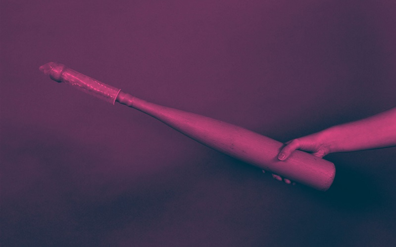 Làm đồ chơi tình dục bằng cán chày