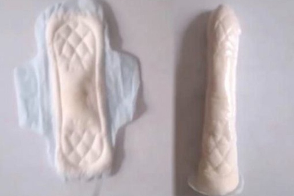 Sextoy bọc bằng băng vệ sinh