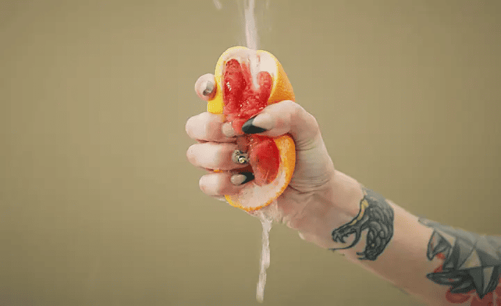 Tìm hiểu hiện tượng són tiểu ở nữ giới khi quan hệ