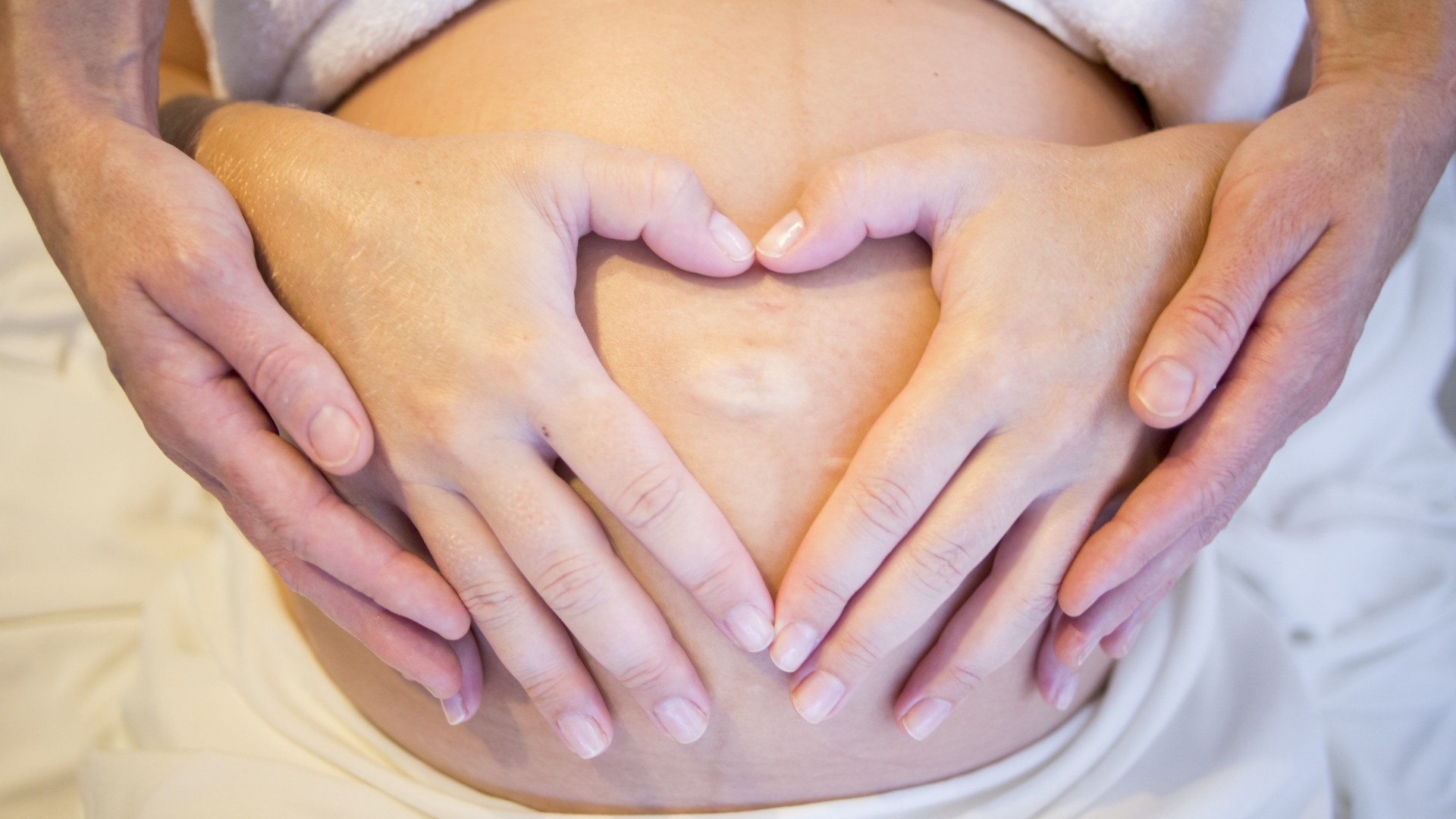 Quan hệ khi mang thai có được xuất vào trong không?