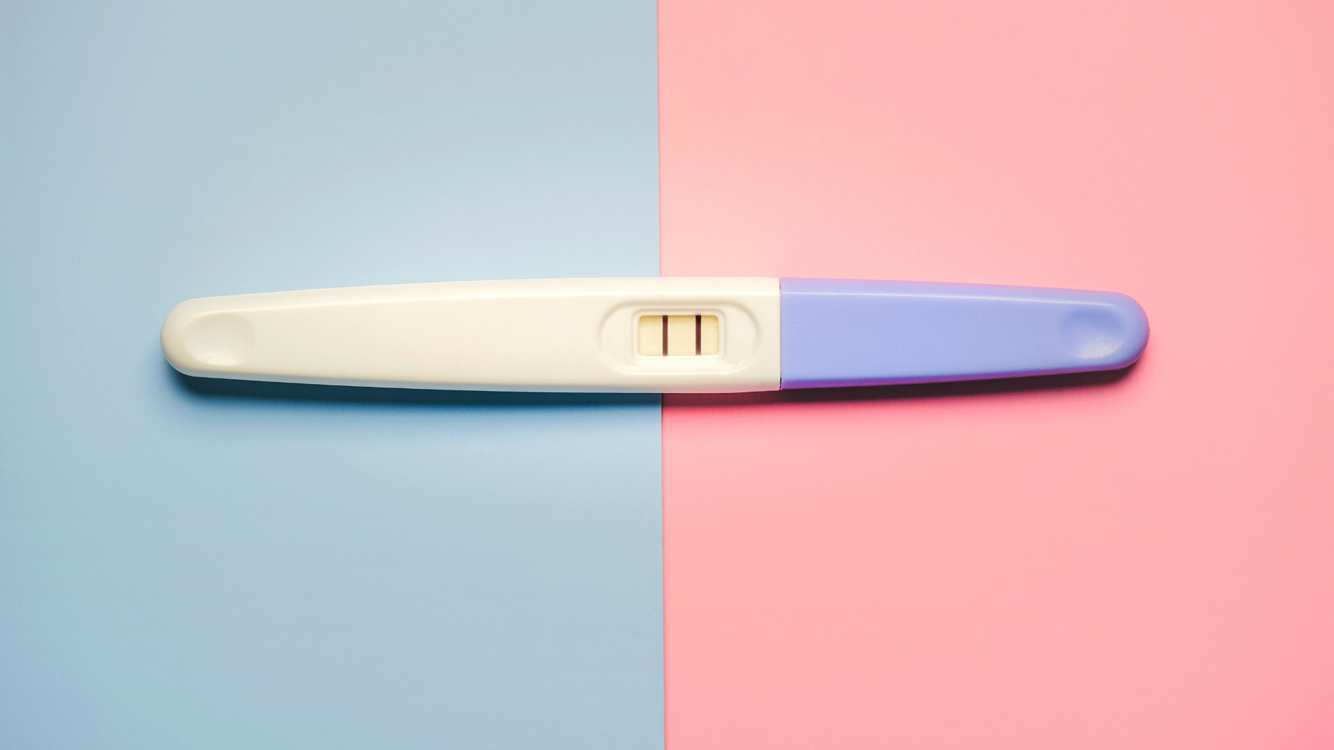 Sau quan hệ 3 ngày ra dịch trắng trong có thai không