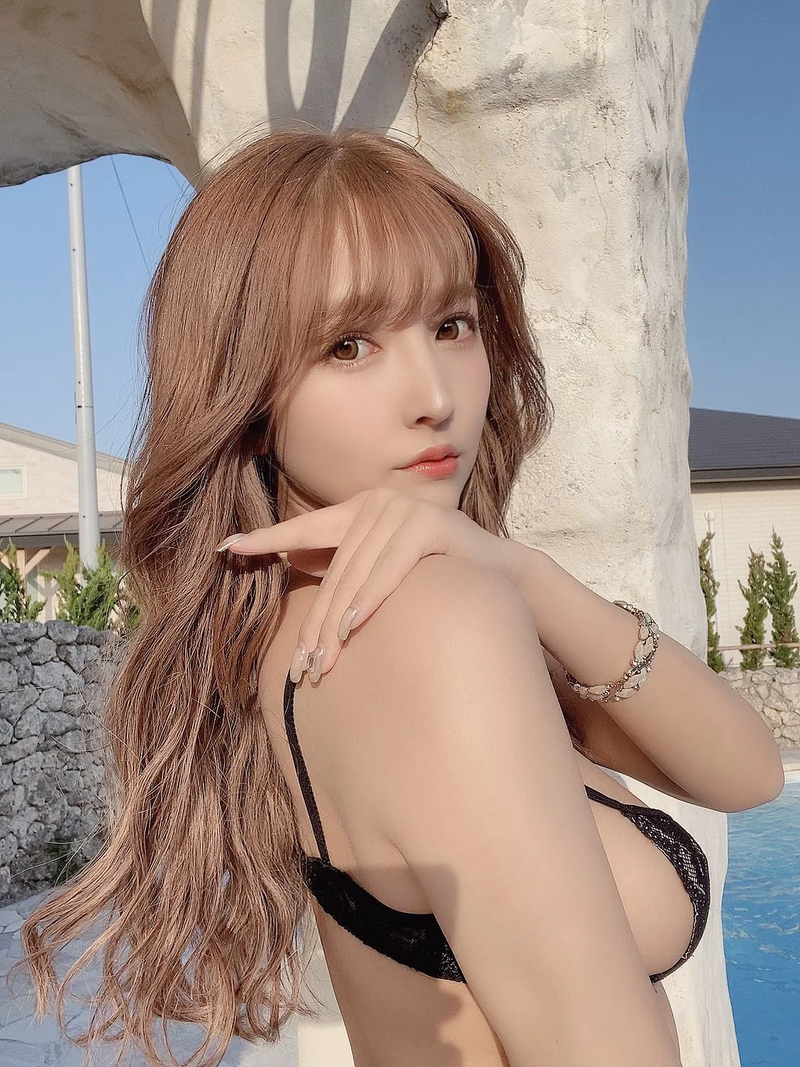 Nhan sắc xinh đẹp của Yua Mikami