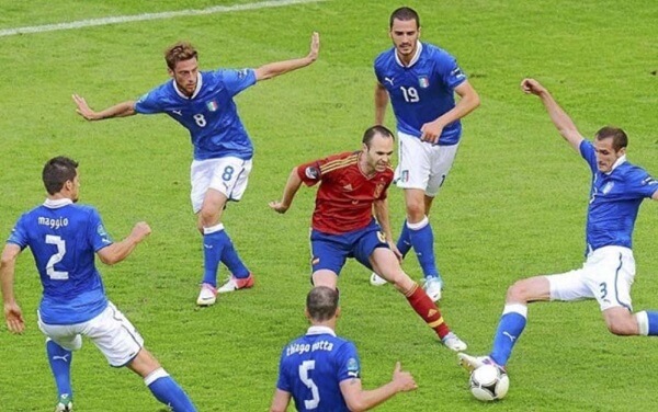 Catenaccio là gì? Đặc điểm của nghệ thuật phòng ngự Catenaccio