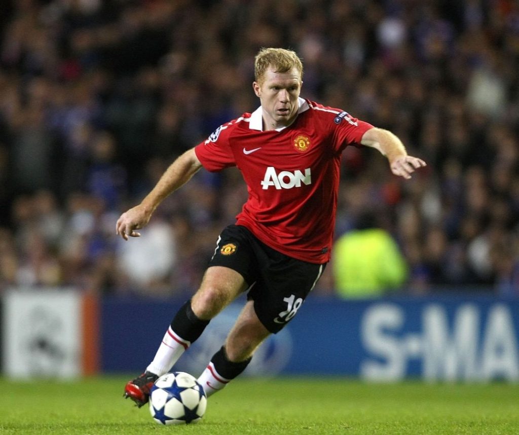 Tiền vệ trung tâm kiểm soát trận đấu